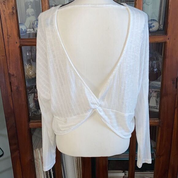 🔥3/$20🔥 Forever 21 lightweight sweater with back cutout size S - Picture 5 of 11